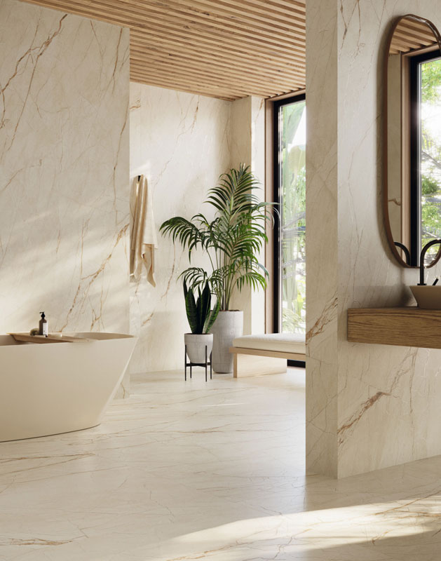 Baño con revestimiento efecto mármol